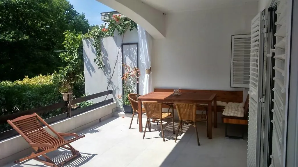 Apartment Lena Čižići 0*,